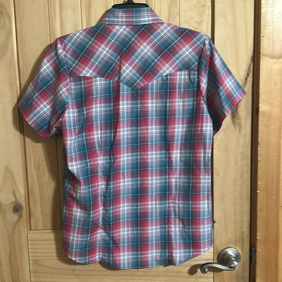 Cowgirl Legend Plaid Short Sleeve Women’s Button Down Shirt - Picture 4 of 5